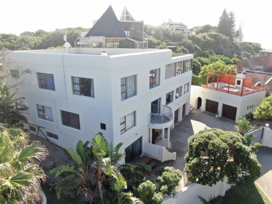 8 Bedroom Property for Sale in Paradise Beach Eastern Cape
